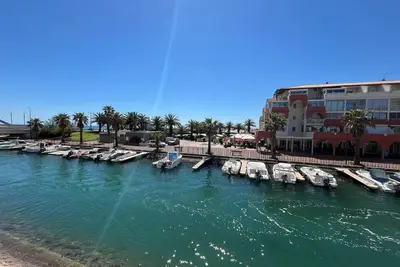 Image de Deux pièces avec vue sur canal et parking privé à Sète