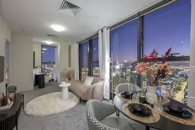 Image de 180-Degree Views with Premier Executive Style Living