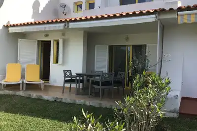 Image de 2 Bedroom duplex house, sleeps 6, set in lovely gardens, tennis court, large swimming pool, children