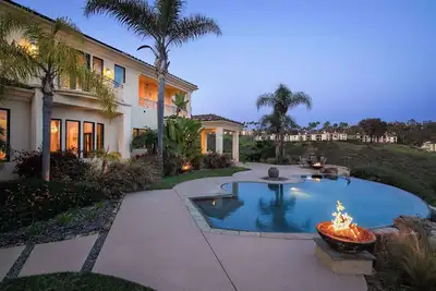 Image de 7br Carlsbad Estate with Pool, Firepit & Views