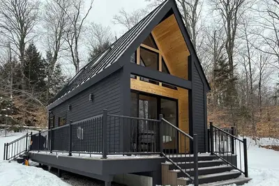 Image de The Deerwood Tiny Home | Mtn Views w/ Fireplace!