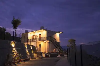Image de Lovely 4-bedroom villa with WiFi in New Tehri