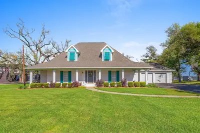Image de Waterfront 3 Bedroom Home