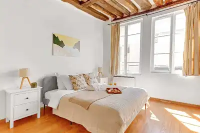 Image de Emplacement Idéal à Paris – À Pied de Notre-Dame, de la Seine et du Panthéon