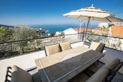 Image de Charming 2-bedroom house in ocean views in Utjeha