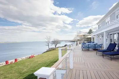 Image de Luxury Waterfront Rental at Sunrise Point