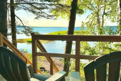 Image de Cozy waterfront cabin in delightful Brimley with WiFi, Ac, sand beach