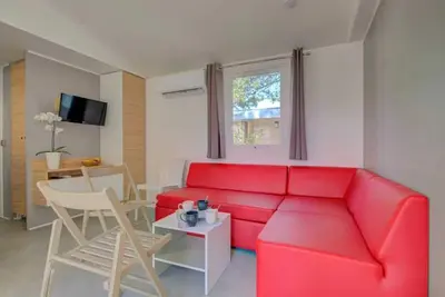 Image de ZEcamping 4 étoiles 1km plage piscine chauffée locatif Tv Lv Bbq 40m2