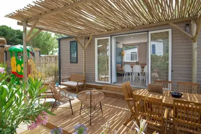 Image de ZEcamping 4 étoiles 1km plage piscine chauffée locatif Tv Lv Bbq 33m2