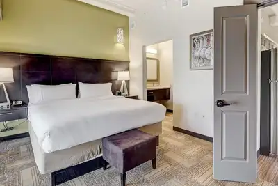 Image de Enjoy Relaxing Historic Ambiance in Suite w/ Kitchen Near Attractions