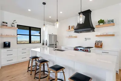 Image de Bridle Ridge Retreat | Modern Comfort, Open Views