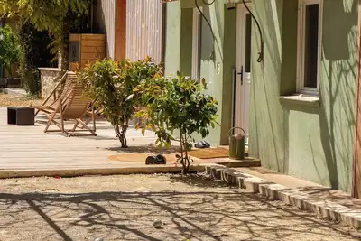 Image de Mas provençal avec spa sauna piscine au milieu de la nature et proche des plages