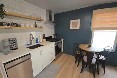 Image de Whole house in Walker's Point + Parking + A/C