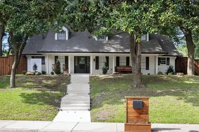 Image de Elegant Villa | Heated Pool • Firepit • 3. 5 Baths