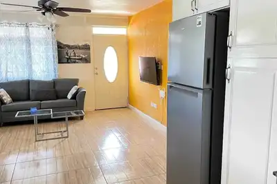 Image de Modern, well-equipped and tastefully furnished fully air-conditioned apartment.