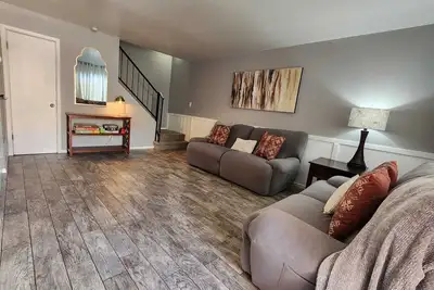 Image de Cozy 2br - Patio - Pet Friendly