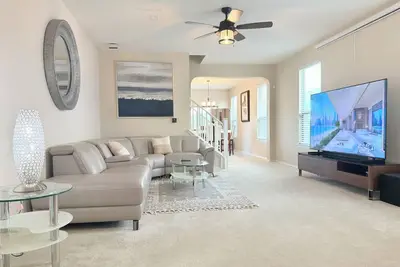 Image de Spacious Home with workspace, Huge TVs, Walk to Dutch Bros coffee & Dining