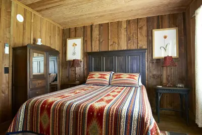 Image de Little Bear Cabin-Cabine-Salle de bain privée-Vue sur Montagne