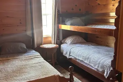 Image de Charming 2-bedroom cabin Somerville w/nice porch view & catch/release fishing