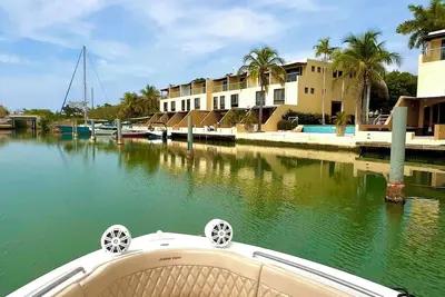 Image de Waterfront, Beach Tour Included!