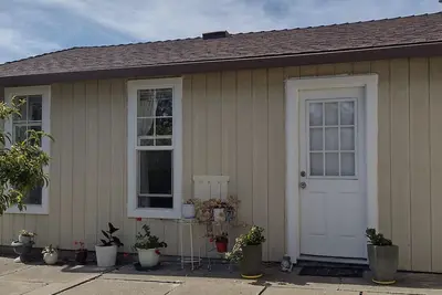 Image de Garden Cottage- East Hill Richmond near San Francisco, Wine Country, Bay, casino