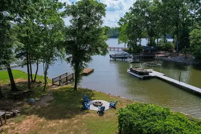 Image de Lounge on Lakewood | Sleeps 10 | Lakefront!