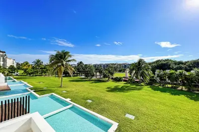 Image de Beachfront 2-Bedroom Oasis in Gated Community with Private Beach & Amenities