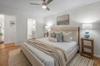 Image de Perfect for Extended Stays! Luxury Townhome in Quiet Neighborhood Near Uk