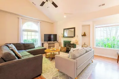 Image de 3-bedroom house in welcoming Cary with WiFi, Ac. Enjoy your stay