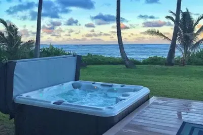 Image de Beachfront Luxe Home on North Shore – Sleeps 18, Ac, Hot Tub, Fire Pit & More!