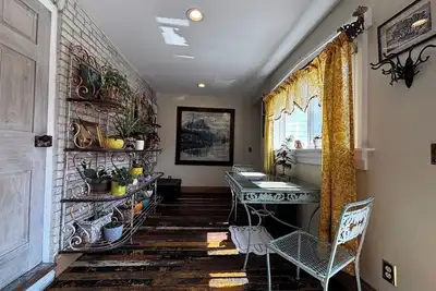 Image de Historic brick 2-bedroom house in downtown Hannibal with off street parking WiFi