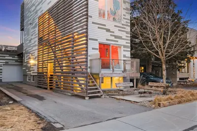 Image de Hintonburg Hideaway - Doors away from Wellington St. West