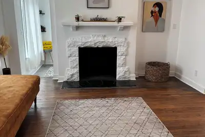 Image de Eclectic 3-bedroom Detroit Flat
