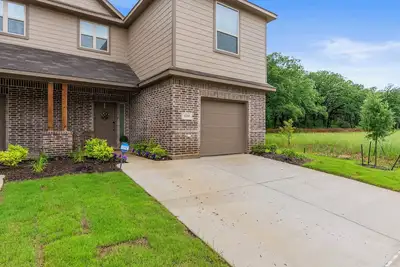 Image de Luxurious 4 Bed Duplex Getaway in Denton Tx!