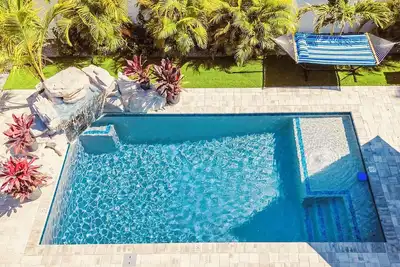 Image de Stunning 3 Br Oasis with Waterfall Grotto by white sands of Clearwater Beach