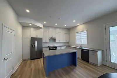 Image de Spacious 4br Home Steps from the Lake — 🏡 The Diamond by Innisfil Beach