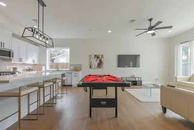 Image de Lux contemporary living near downtown, med center