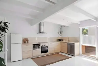 Image de Great Location! Centre of Cowes, light filled home with accessible features.