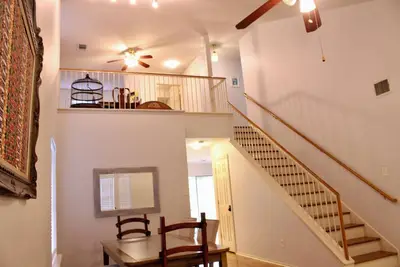 Image de Spacious 3-bedroom apartment with WiFi, in charming home near Austin