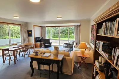 Image de Charming Lakeside Home