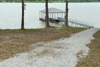 Image de Kentucky Lake - Jonathan Creek 2-bedroom Cabin, WiFi, shared dock & Bald Eagles!