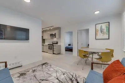 Image de Elegant Bright and Stylish Downtown Apartment in Prime West End Location
