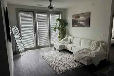 Image de Charming, Cozy 2-bedroom with luxury gym, WiFi, & Pool in Addison