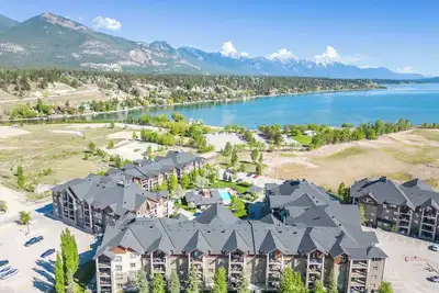 Image de The Beach House Pool Access 5 Min Walk to Lake Sleeps 8