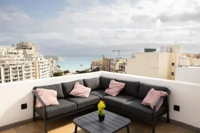 Image de Elegant 4-Bedroom Townhouse in Sliema – Steps from the Beach with Sea Views