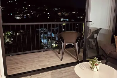 Image de Modern Condo - Beautiful City & Volcano Views - 5 min to Wtc & Top Places