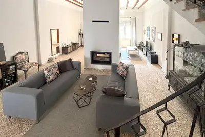 Image de Superbe maison à Llaurí avec WiFi