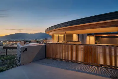 Image de An A+ Architectural Wonder Perched Above Some of the Most Popular Local Wineries
