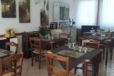 Image de Teresa's Inn. The mountain within reach of the sea. \"