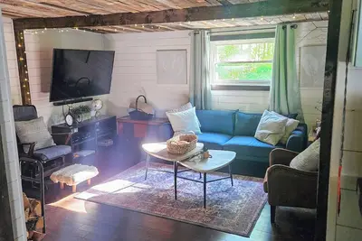 Image de Cozy Cabin in Barss Corner with hot tub. Pet-Friendly!
